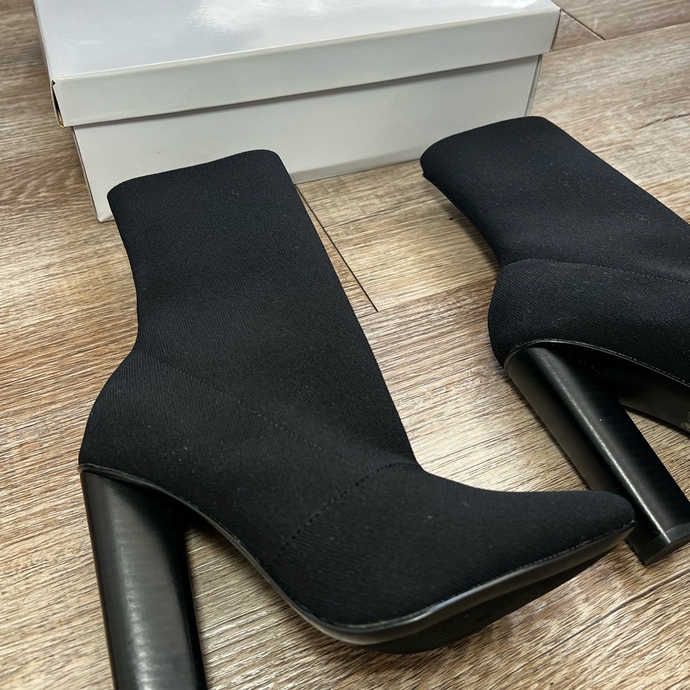 Steve Madden Elegantly Black Capitol Mid Calf Womens Sock Boots Sick 6 Brand New